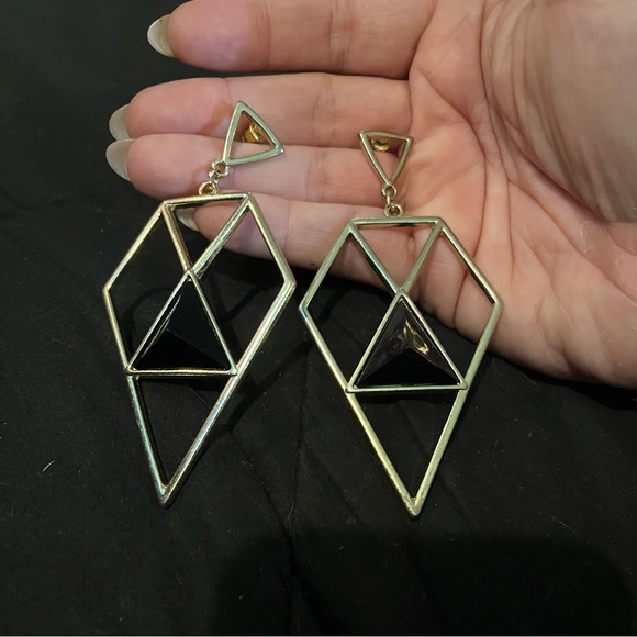 🚨3 for $15🚨 Set - Ring, Earrings, Necklace - Gold & Black - Picture 3 of 6